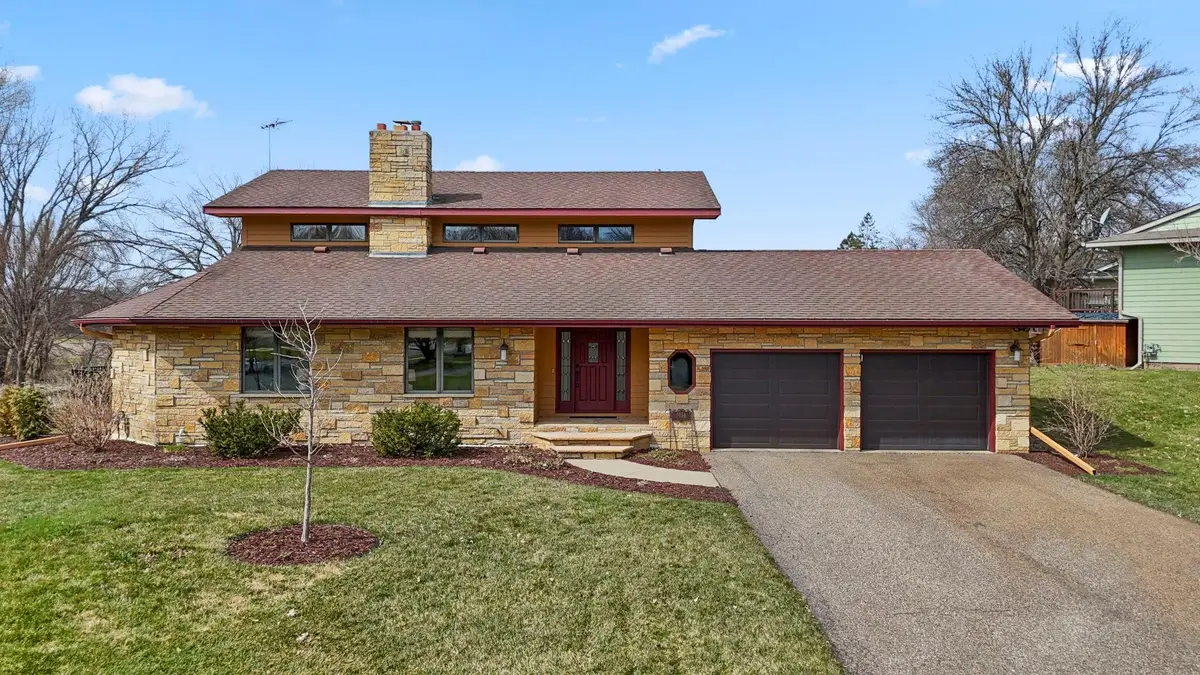 9134 Fox Run Circle, Eden Prairie, MN 55347 - #1