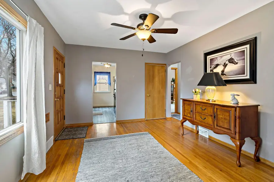 895 Hoyt Avenue W, Saint Paul, MN 55117 - #3