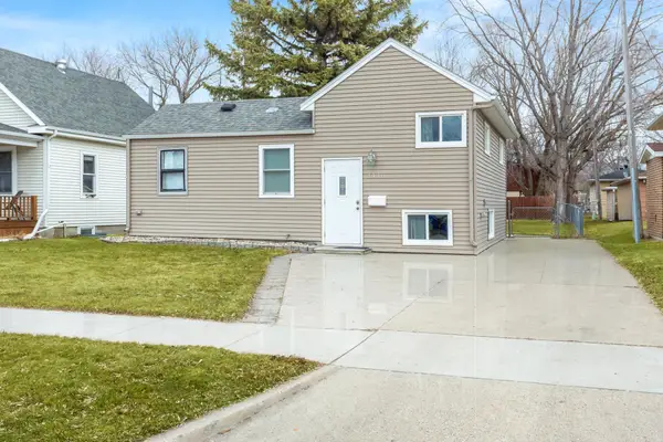 1446 16 1/2 Street S, Fargo, ND 58103