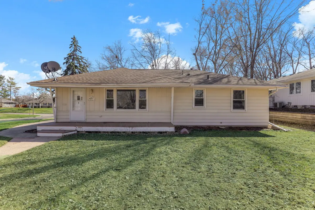 2201 W 91 1/2 Street, Bloomington, MN 55431 - #1