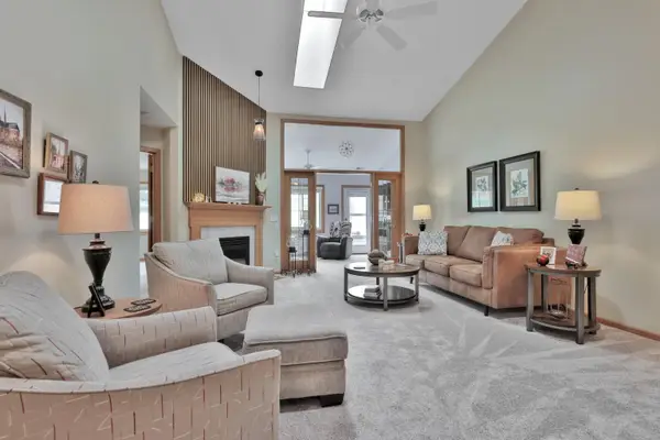 7572 Newbury Road, Woodbury, MN 55125