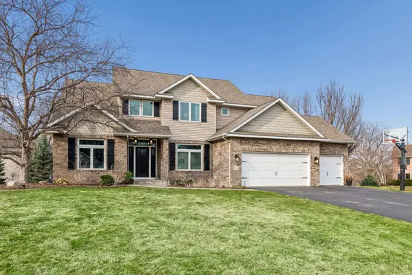 1944 Creek View Court, Chanhassen, MN 55317