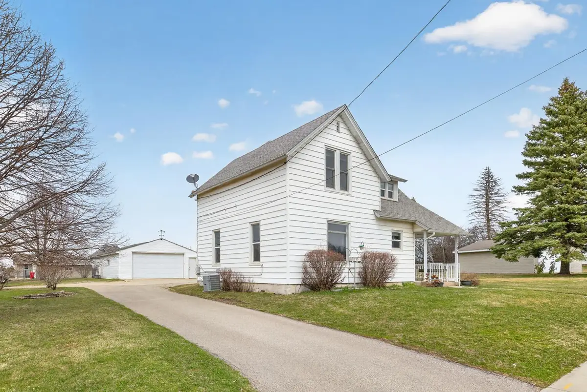 109 4th Street Ne, Stewartville, MN 55976 - #1