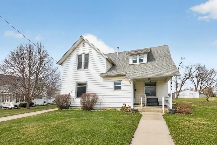 109 4th Street Ne, Stewartville, MN 55976 - #2