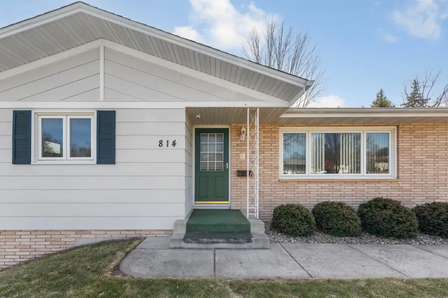 814 W Skaro Street, Saint Peter, MN 56082 - #2