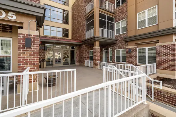 2405 39th Avenue Ne #401, Saint Anthony, MN 55421