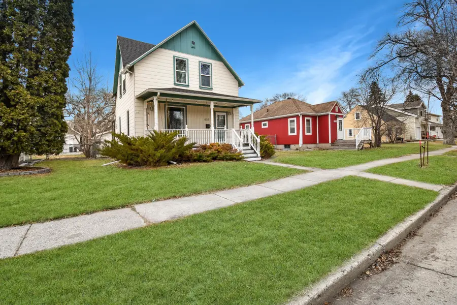 451 16th Avenue S, Fargo, ND 58103 - #2