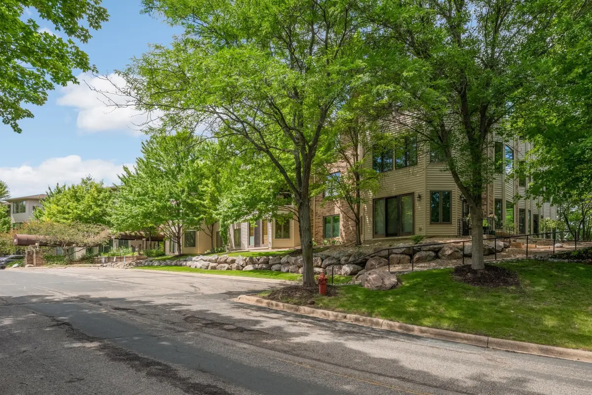 5985 Rowland Road #302, Minnetonka, MN 55343 - #1