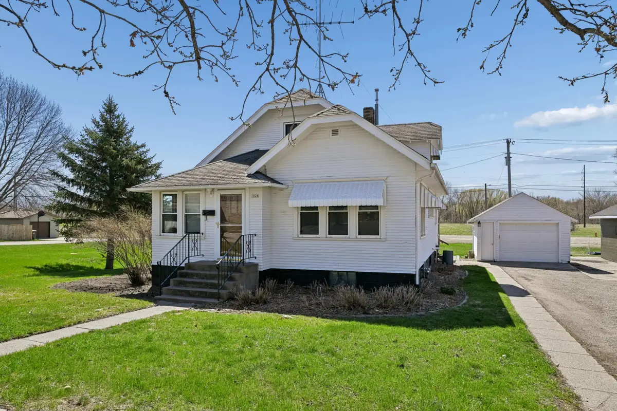 1028 10th Street E, Glencoe, MN 55336 - #1