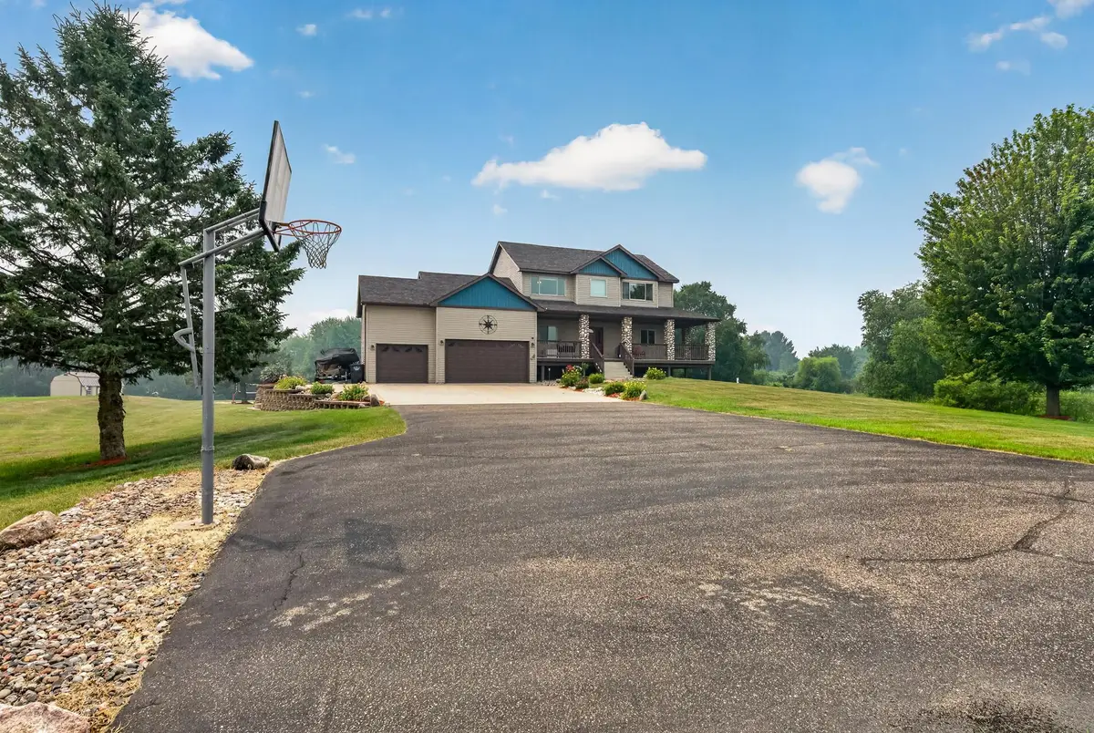 5524 188th Avenue Ne, Wyoming, MN 55092 - #1