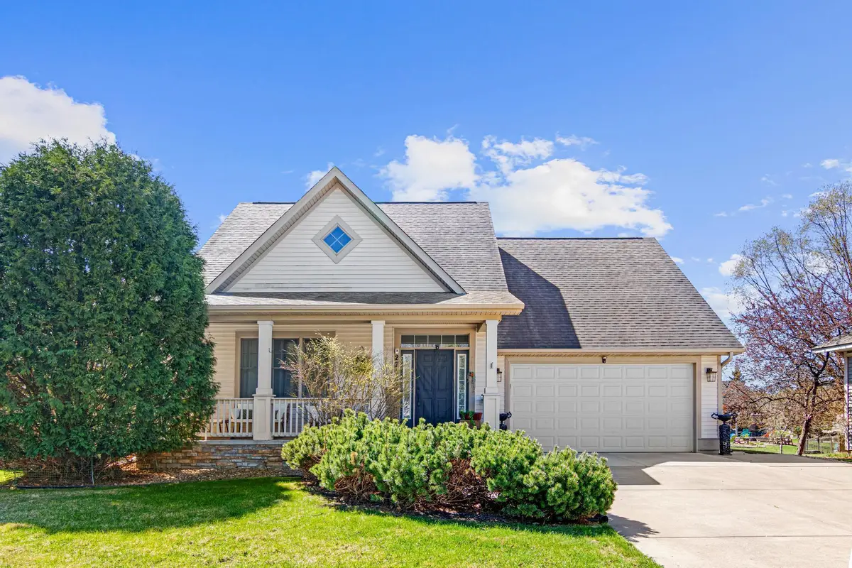 2710 Red Splendor Circle E, Maplewood, MN 55119 - #1