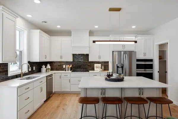 3496 Knightsbridge Trail N, Lake Elmo, MN 55042