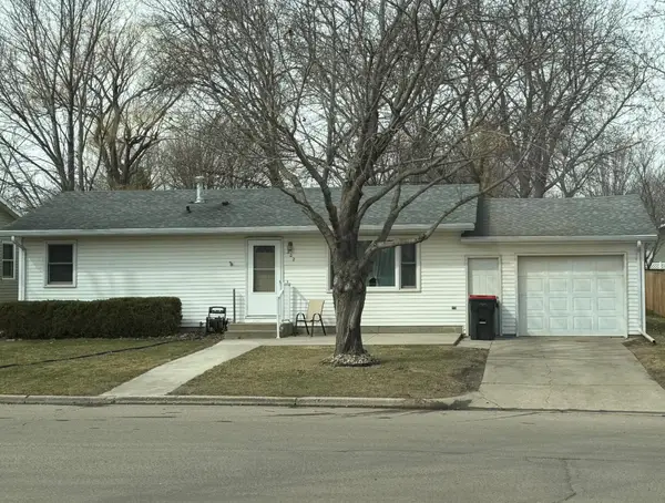 202 Sunrise Lane, Marshall, MN 56258