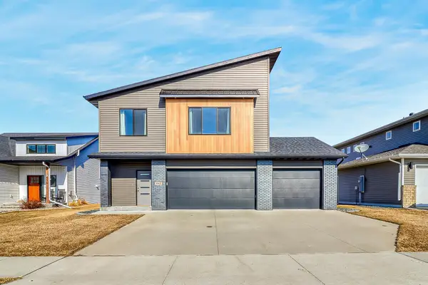 442 Hampton Drive W, Moorhead, MN 56560