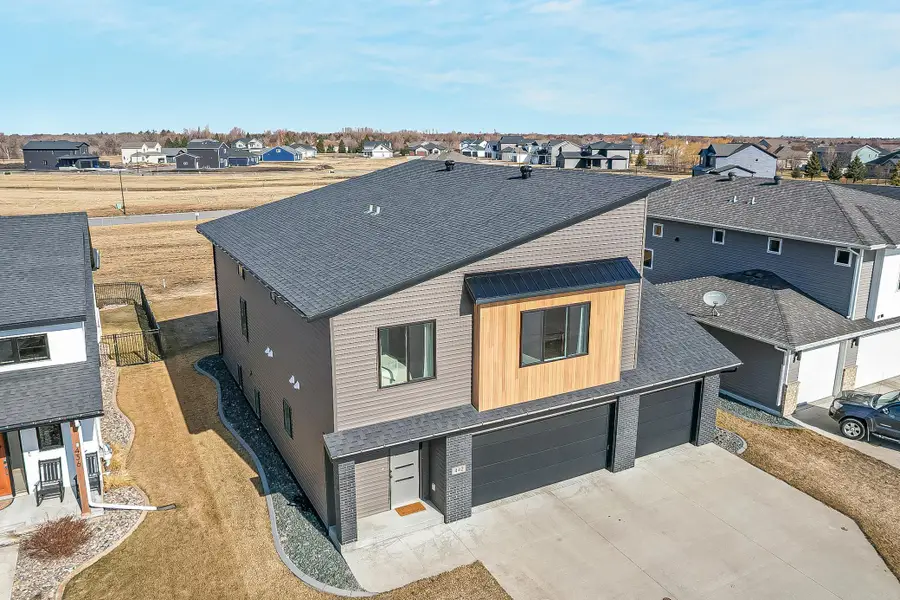 442 Hampton Drive W, Moorhead, MN 56560 - #3