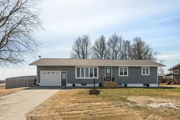 306 6th Street E, Finley, ND 58230