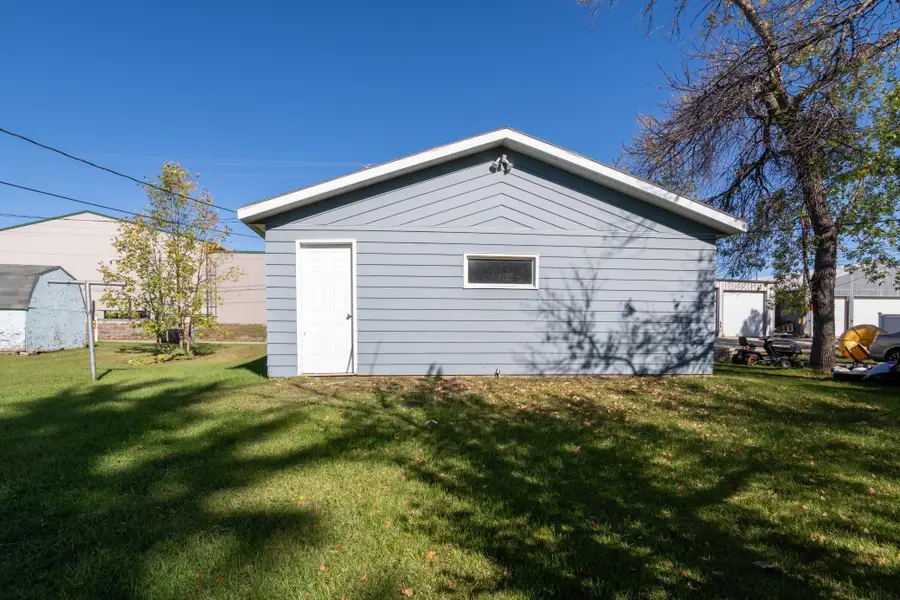 1058 5th Street Sw, Valley City, ND 58072 - #2
