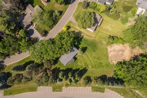 70 Kingsview Lane N, Plymouth, MN 55447