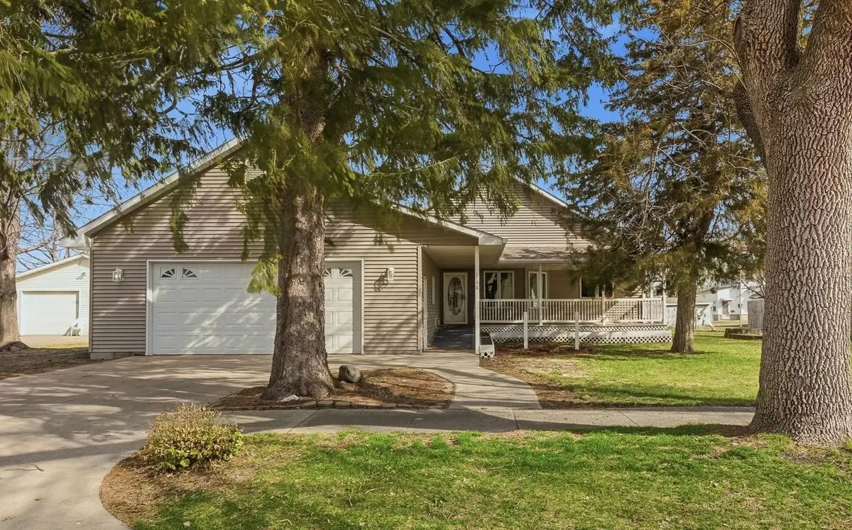 111 5th Avenue W, Minnesota Lake, MN 56068 - #1