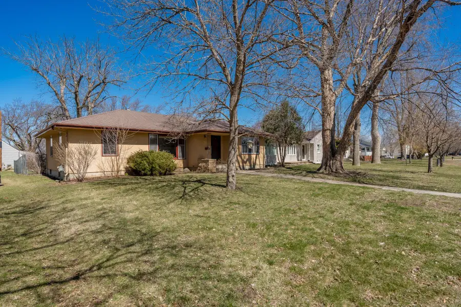 709 Shakopee Avenue E, Shakopee, MN 55379 - #2