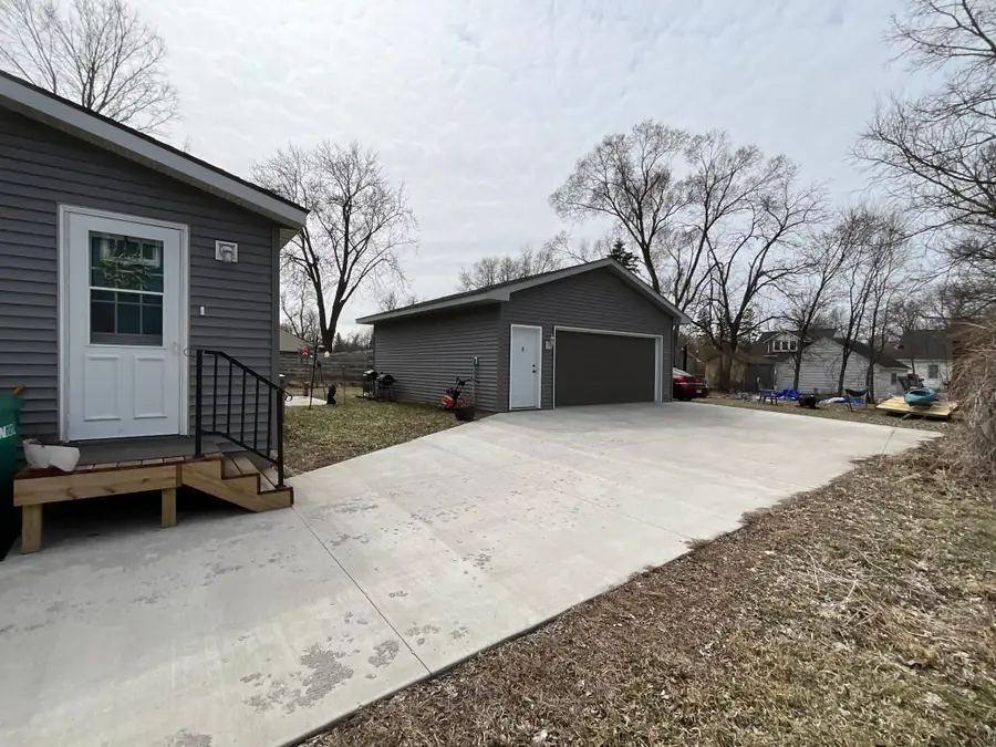 516 S Miller Avenue, Litchfield, MN 55355 - #3