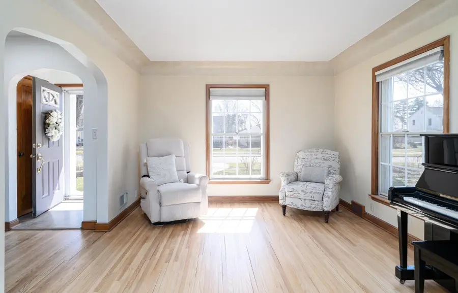 895 Parkview Avenue, Saint Paul, MN 55117 - #2