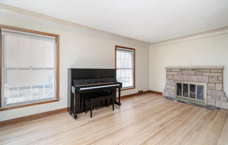 895 Parkview Avenue, Saint Paul, MN 55117 - #3