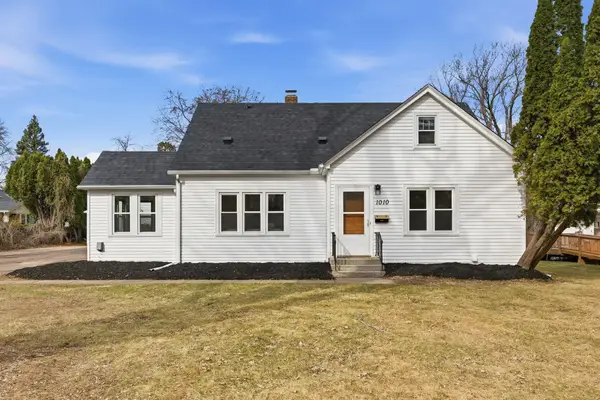 1010 Oak Ridge Road, Hopkins, MN 55305