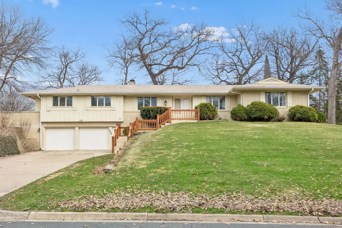 1566 Sumter Avenue N, Golden Valley, MN 55427 - #1