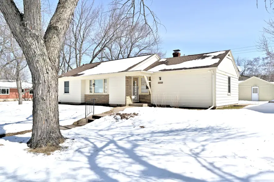 3002 6th Avenue E, Hibbing, MN 55746 - #2