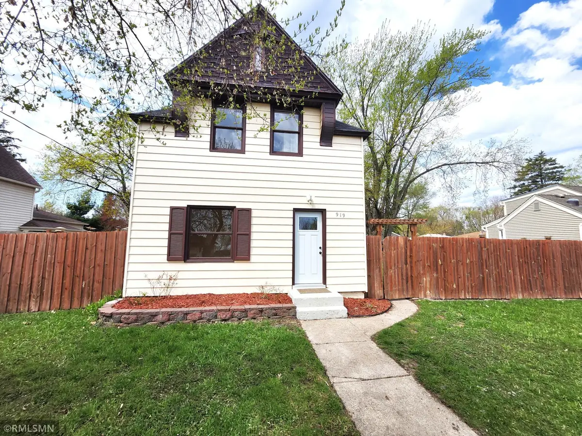 919 Warner Avenue, South Saint Paul, MN 55075 - #1