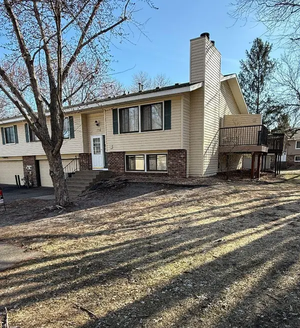 493 98th Lane Ne, Blaine, MN 55434