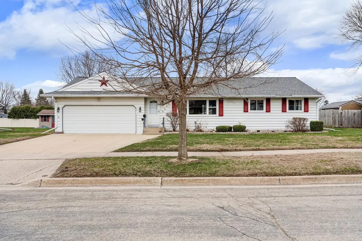 2005 11th Street Sw, Austin, MN 55912 - #1