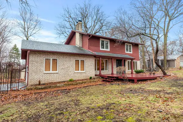 9449 Woodridge Drive, Eden Prairie, MN 55347