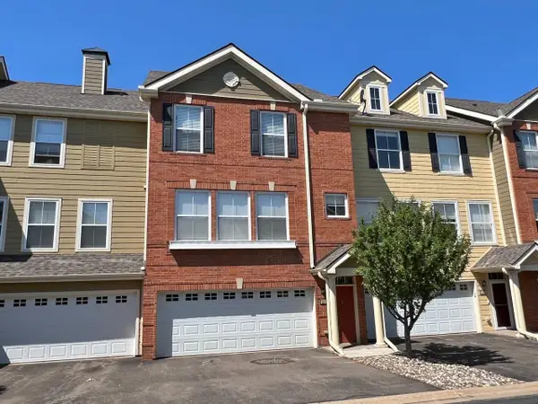 10239 Bleeker Street, Woodbury, MN 55129