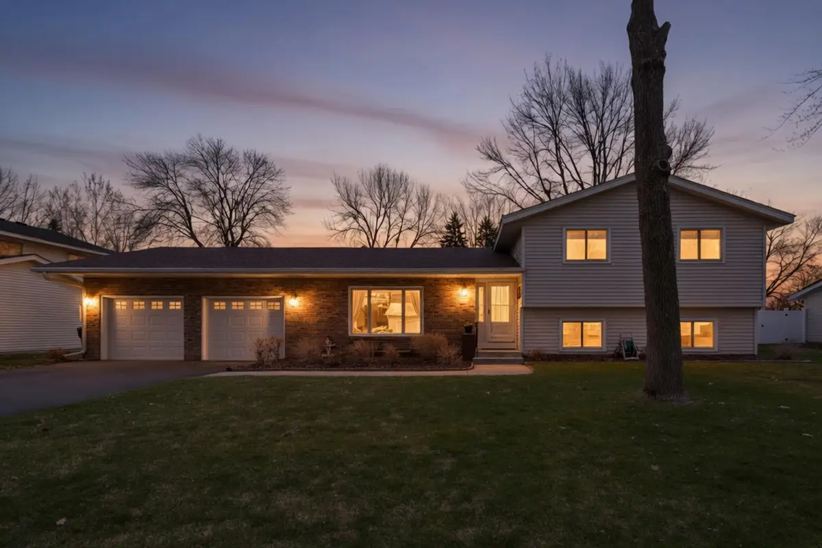1197 Jackson Street S, Shakopee, MN 55379 - #1