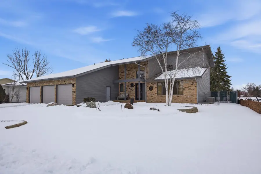 260 Prairiewood Drive S, Fargo, ND 58103 - #3