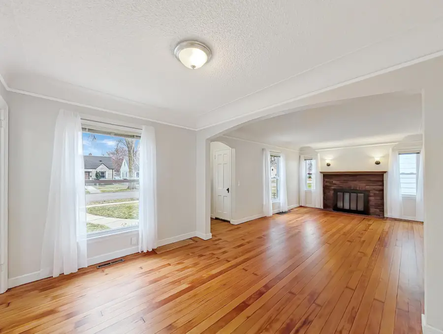 3717 Perry Avenue N, Robbinsdale, MN 55422 - #2