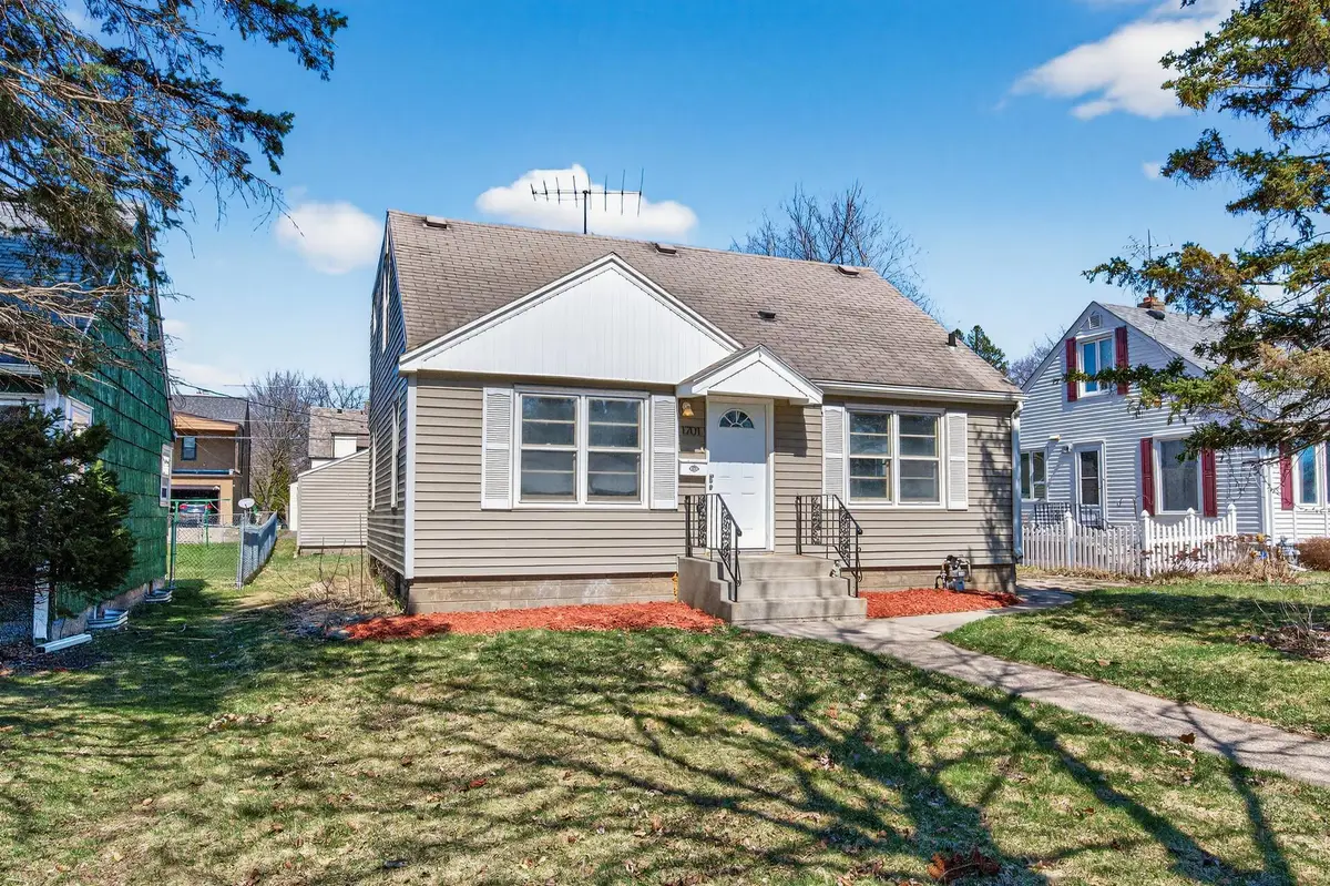 1701 Rose Avenue E, Saint Paul, MN 55106 - #1