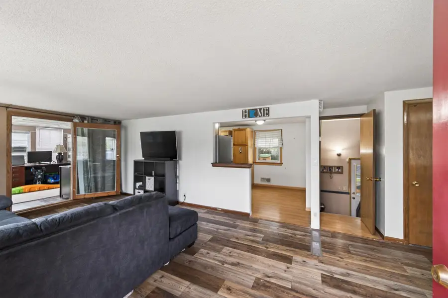 556 53 1/2 Avenue Ne, Fridley, MN 55421 - #2