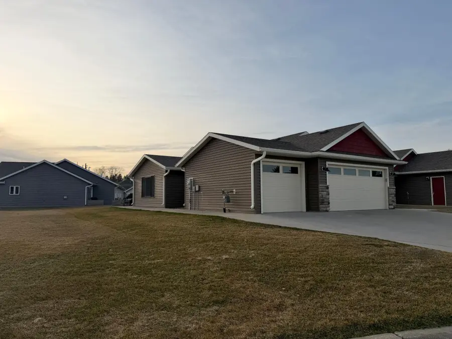 147 Highland Circle, Zumbrota, MN 55992 - #3