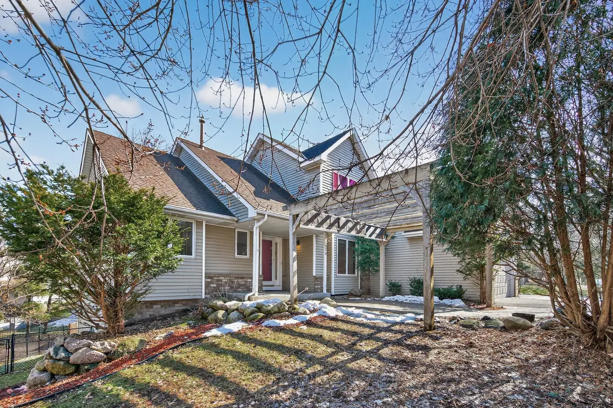 2970 Western Avenue N, Roseville, MN 55113 - #1