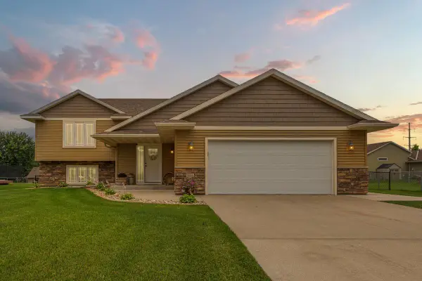 1604 Prairie Avenue Sw, Faribault, MN 55021