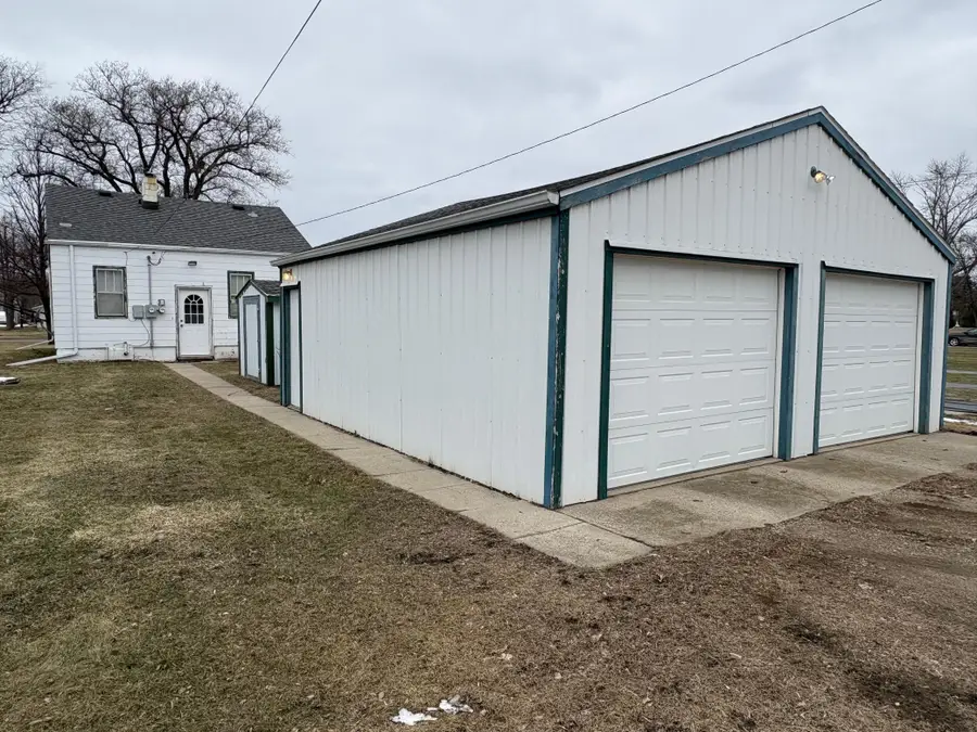 716 5th Street N, Wahpeton, ND 58075 - #3