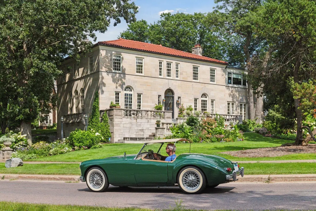 2308 W Lake Of The Isles Parkway, Minneapolis, MN 55405 - #1