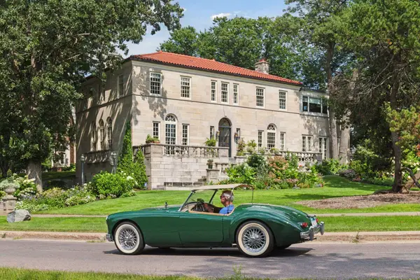 2308 W Lake Of The Isles Parkway, Minneapolis, MN 55405