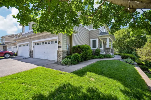 630 Sutherland Drive, Woodbury, MN 55129