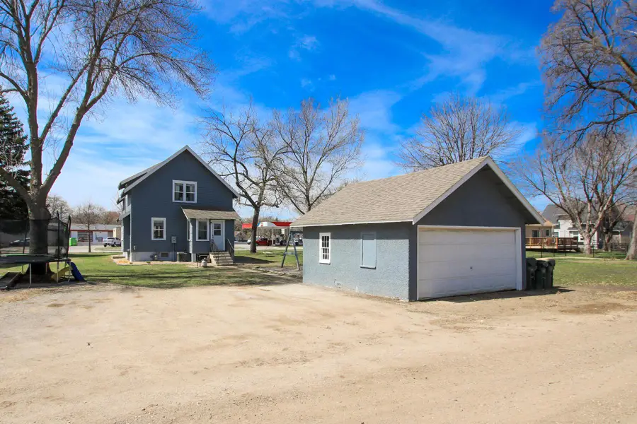 607 Adams Street Se, Hutchinson, MN 55350 - #2