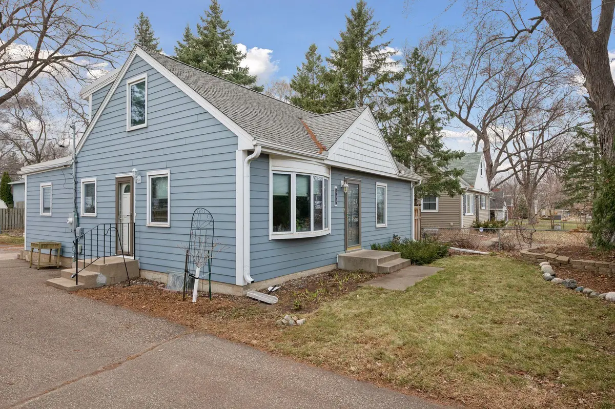 654 8th Avenue Nw, New Brighton, MN 55112 - #1