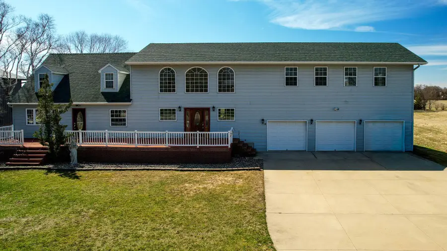 700 38th Ave Ne, Austin, MN 55912 - #2